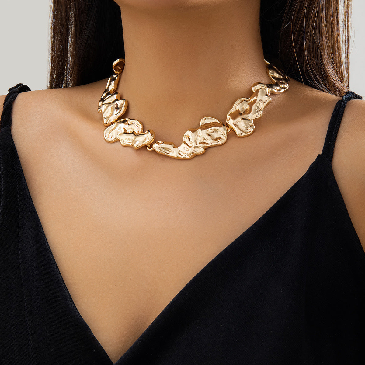 💧 Choker + Molten Metal Texture Choker – Minimalist Lava Style