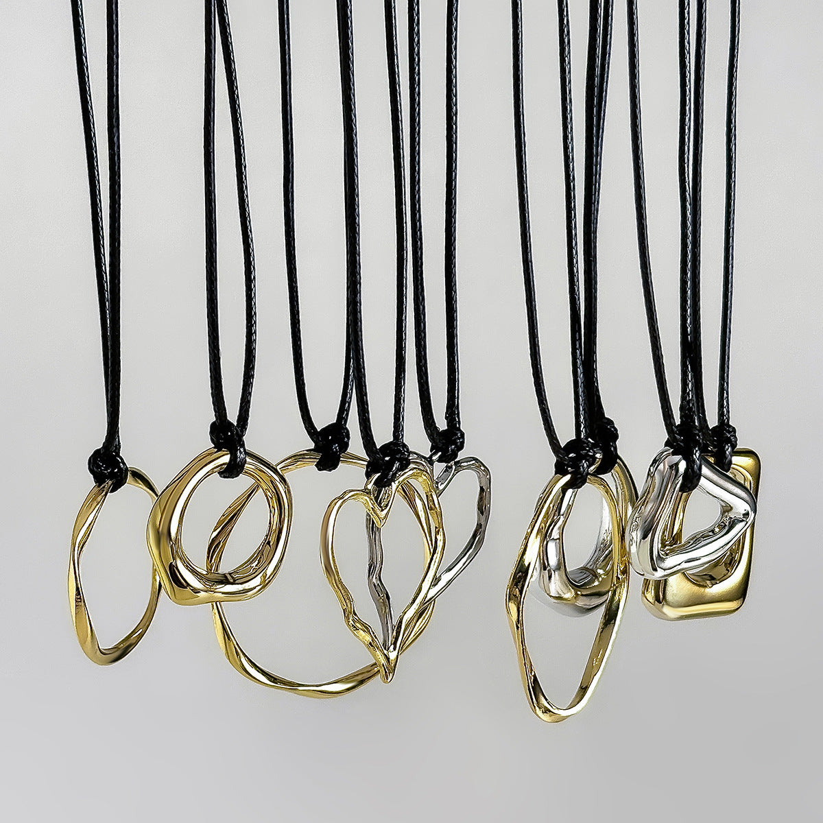 💘 Necklace + Hollow Heart Pendant – Irregular Alloy Chain Necklace