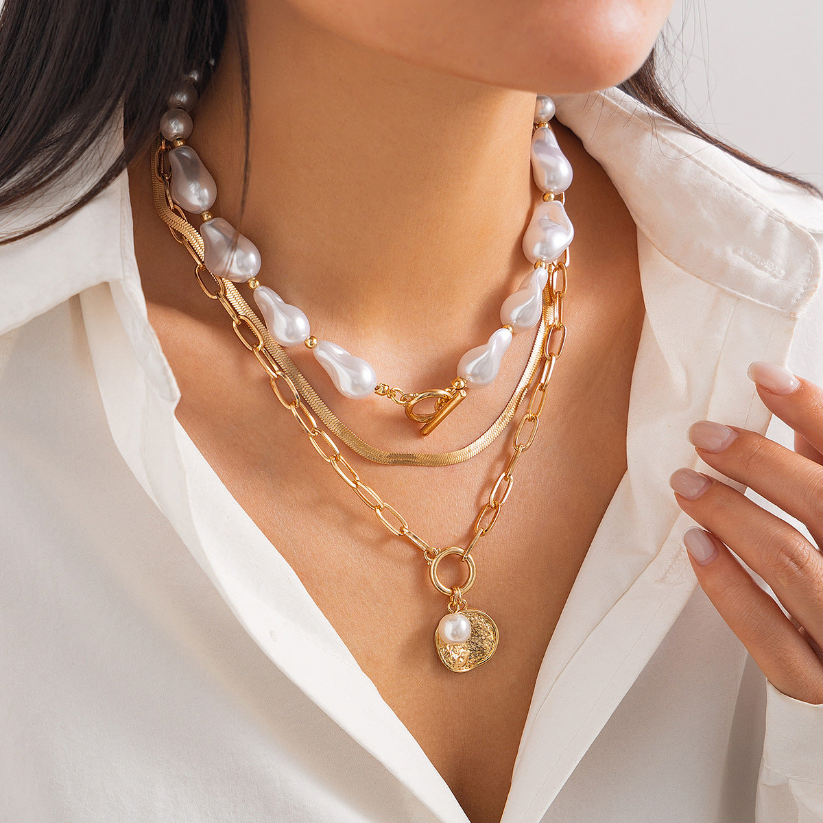 🧿 Necklace + Baroque Pearl With Round Metal Disc Pendant