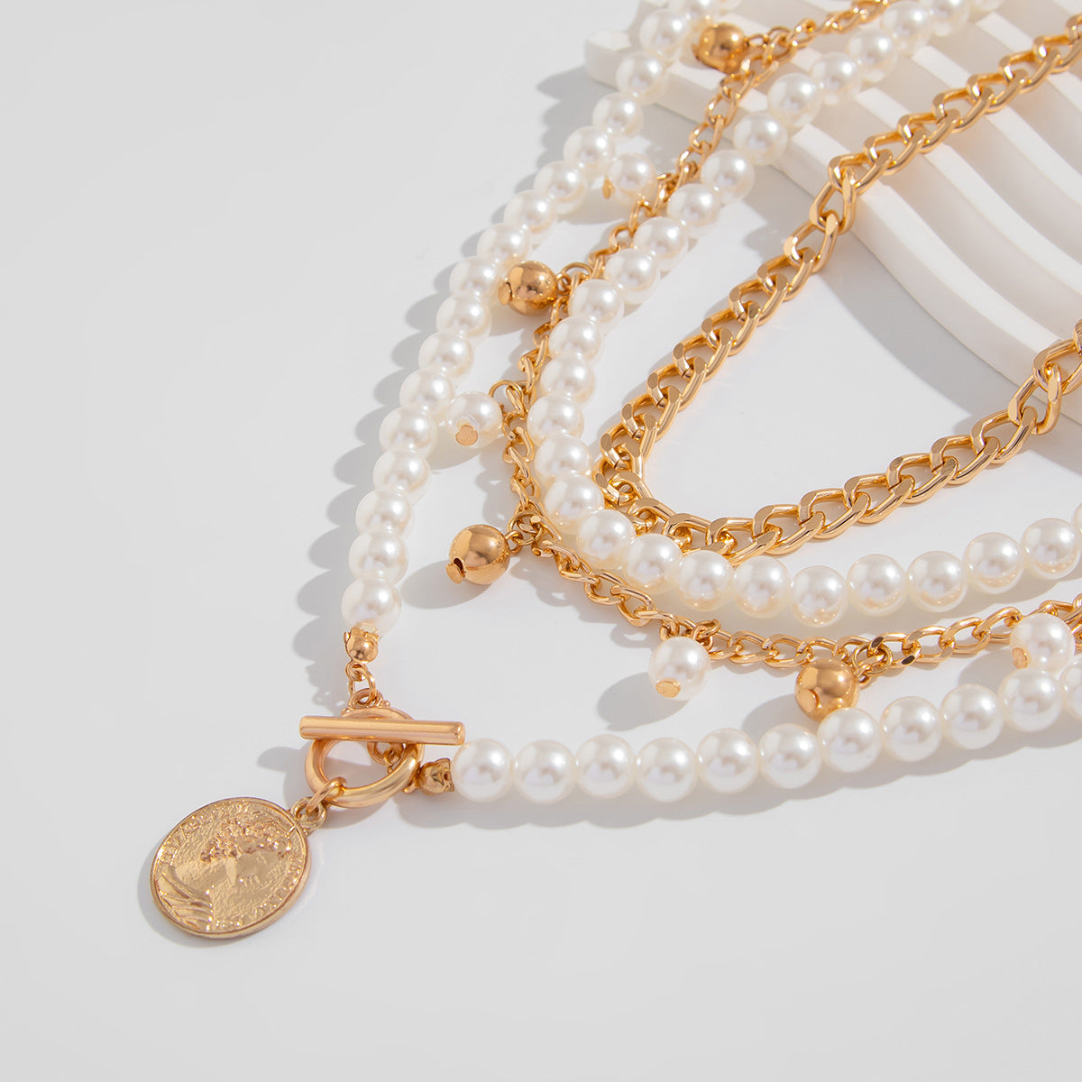 ⚪ Necklace + Elegant Pearl Beaded Necklace – Aluminum Chain Multi-Layer Look