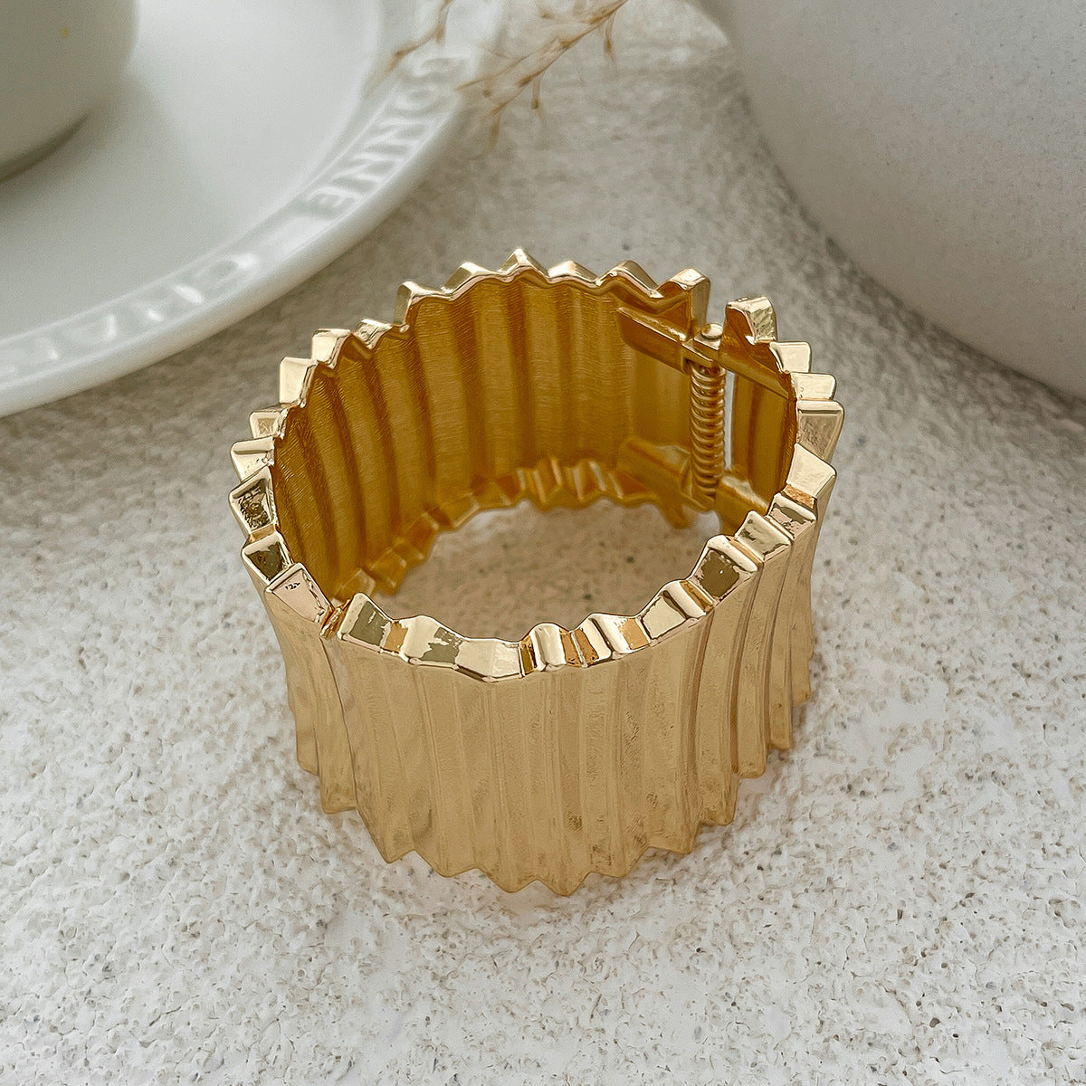 🌀 Bracelet + Wide Spring Coil Metal Cuff – Bold Punk Texture