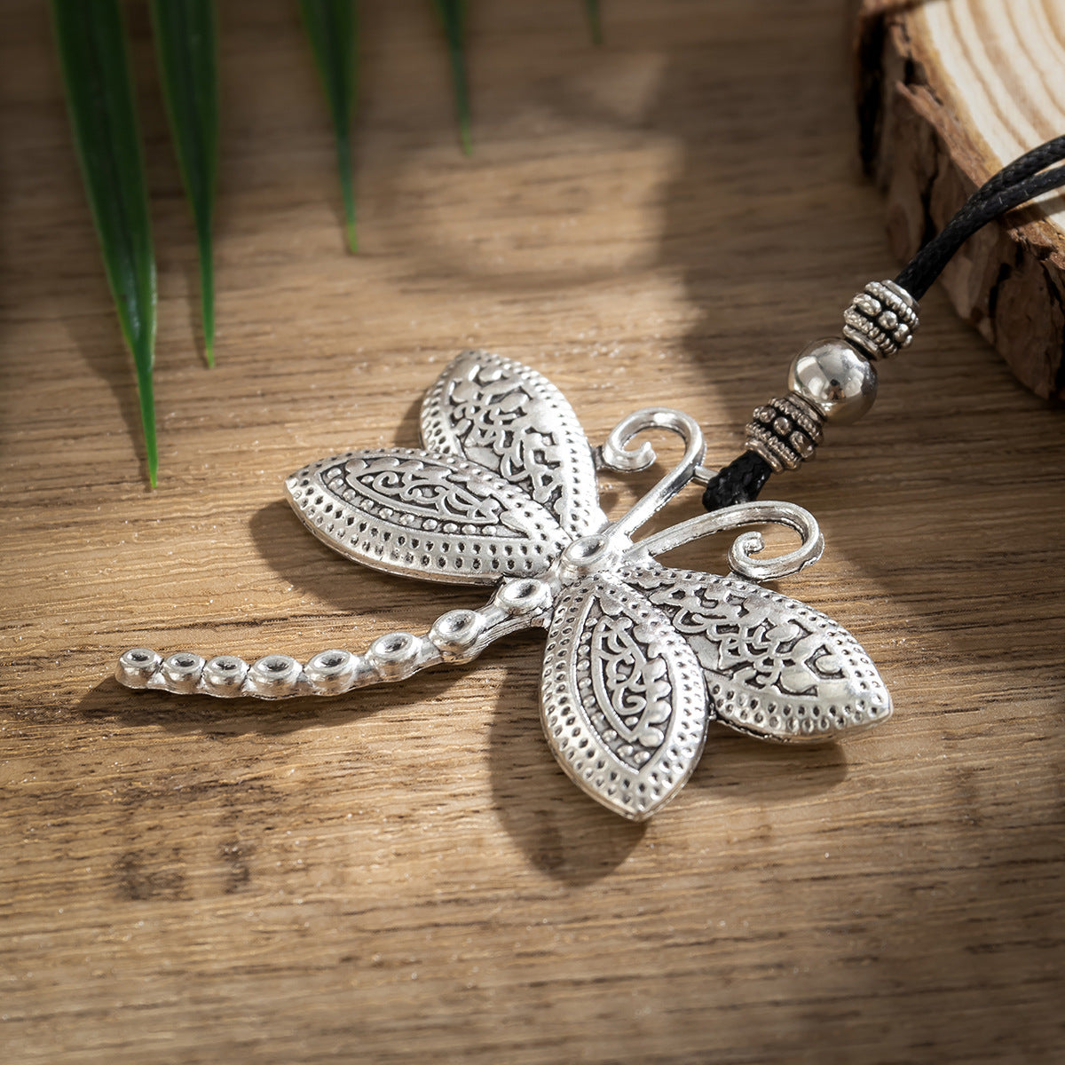 🐚 Necklace + Adjustable Shell Pendant Choker – Dragonfly Detail