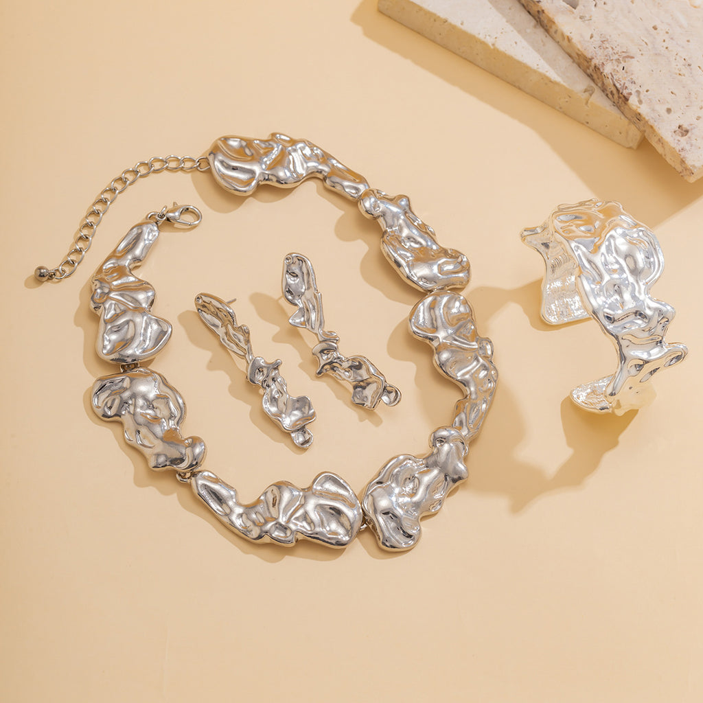 💧 Choker + Molten Metal Texture Choker – Minimalist Lava Style