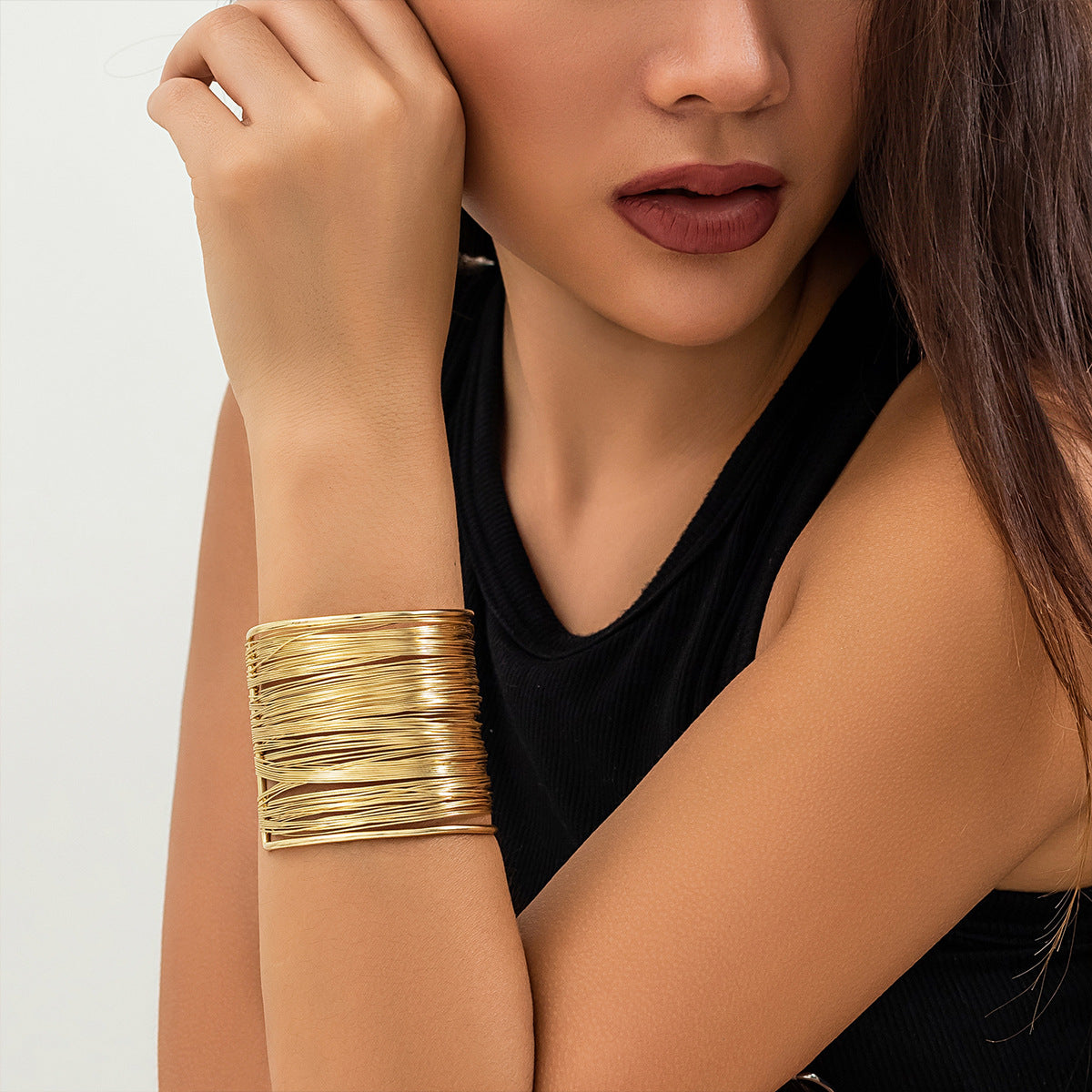 🖤 Bracelet + Brushed Metal Open Cuff – Minimalist Cool Style