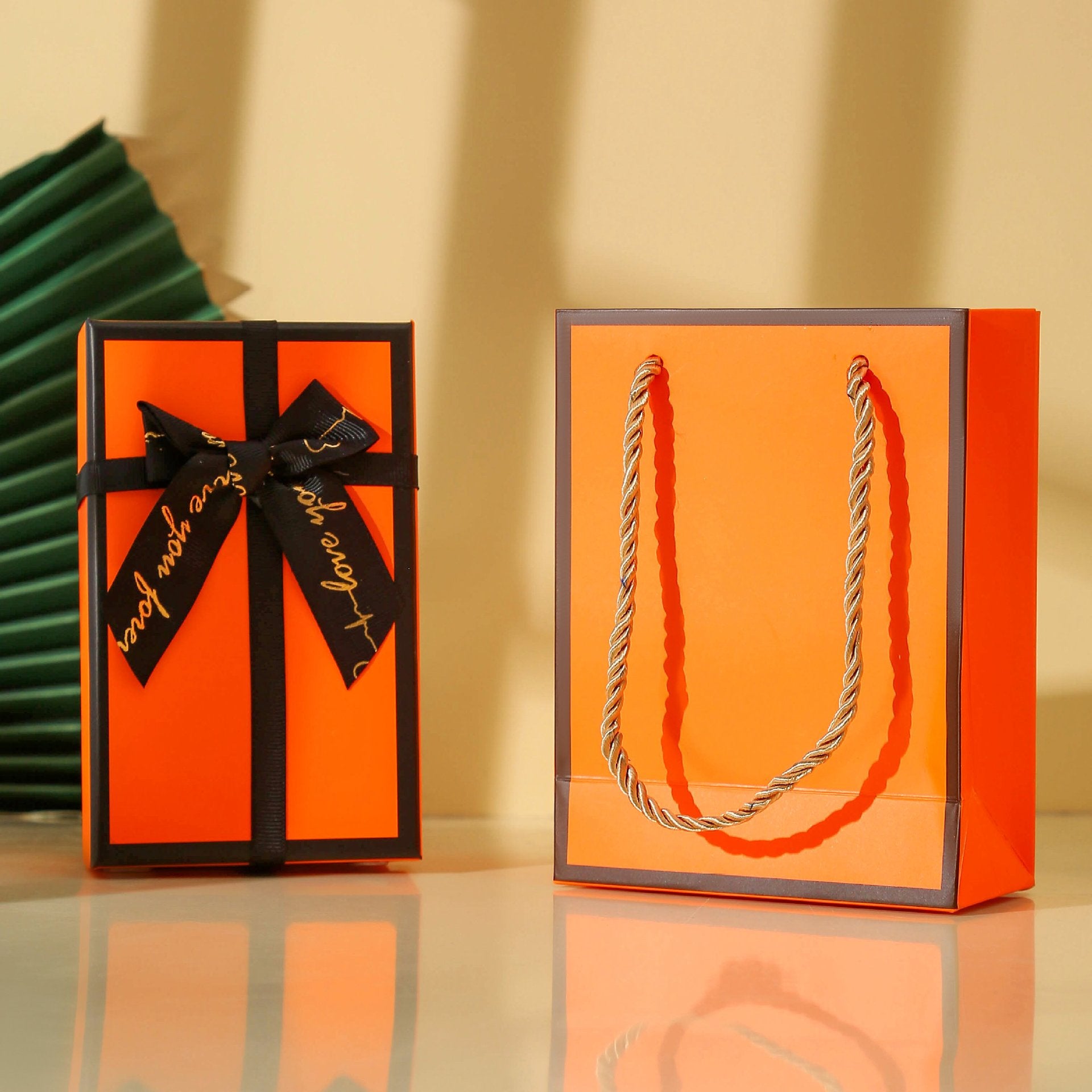 🎾 Mini Tennis Racket Keychain