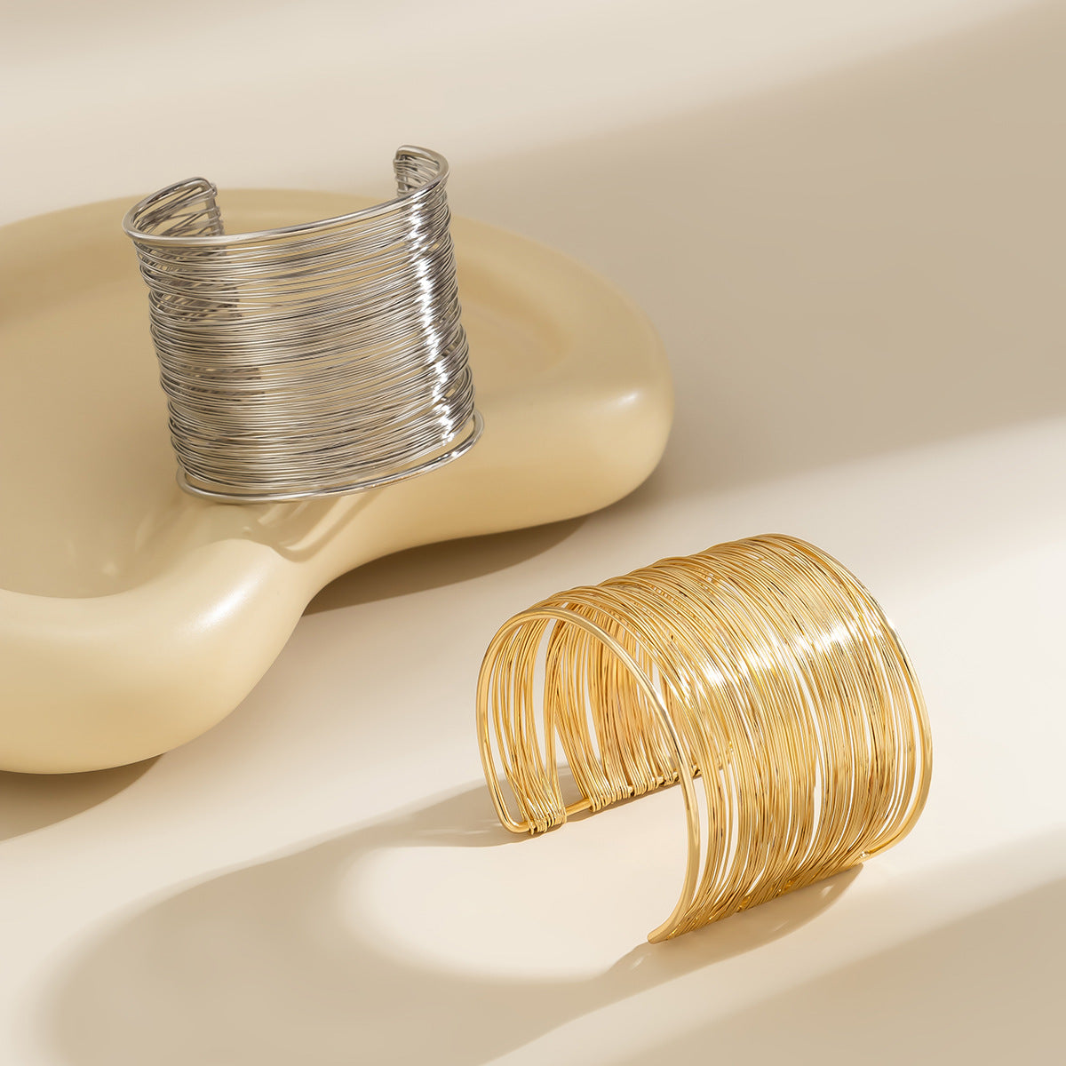 🖤 Bracelet + Brushed Metal Open Cuff – Minimalist Cool Style