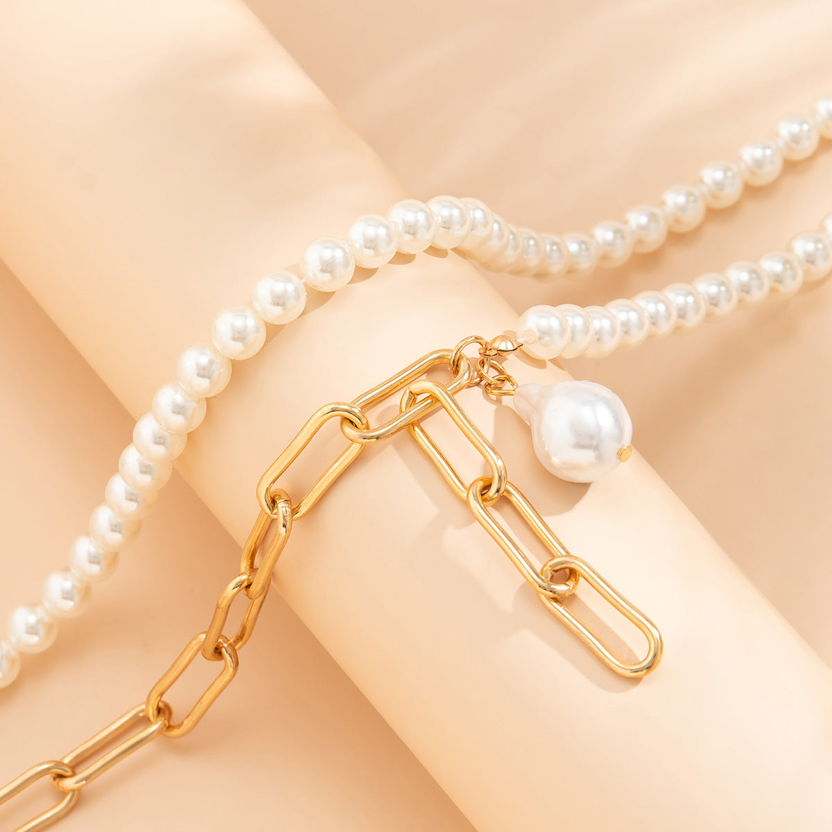 💎 Necklace + Baroque Pearl Pendant Choker – Sweet & Chic