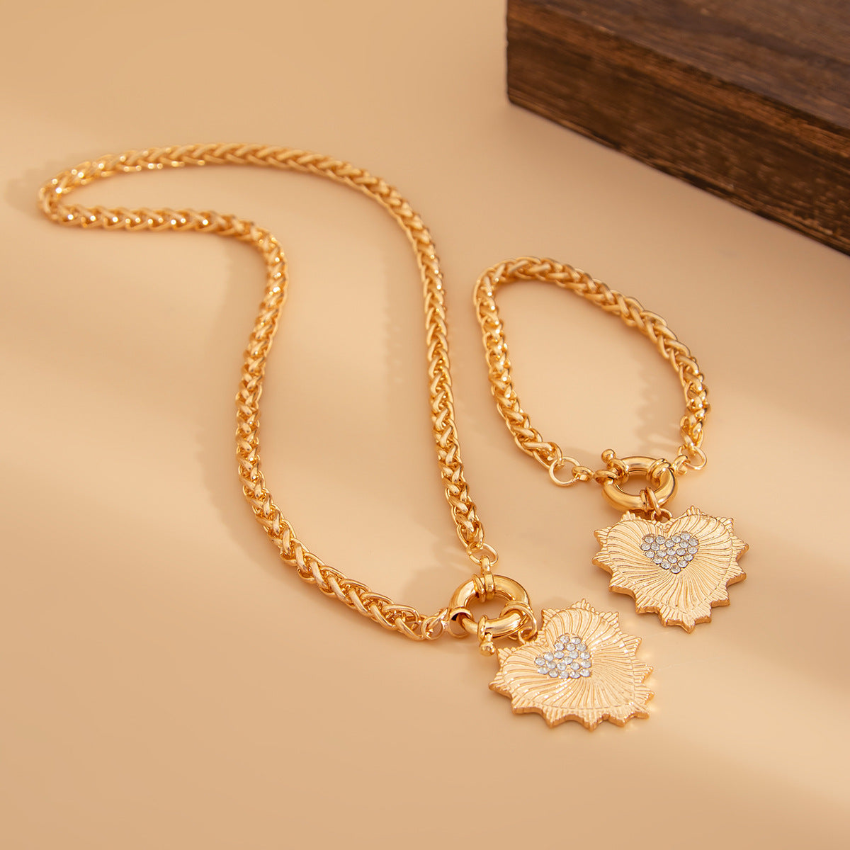 💎 Necklace Set + Rhinestone Heart Pendant + Luxury Toggle Chain