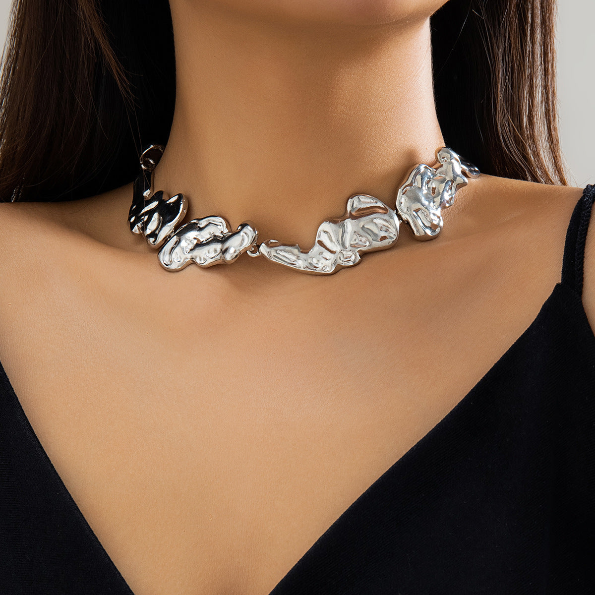💧 Choker + Molten Metal Texture Choker – Minimalist Lava Style