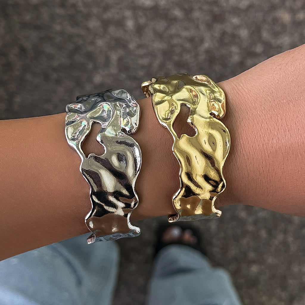 💧 Choker + Molten Metal Texture Choker – Minimalist Lava Style