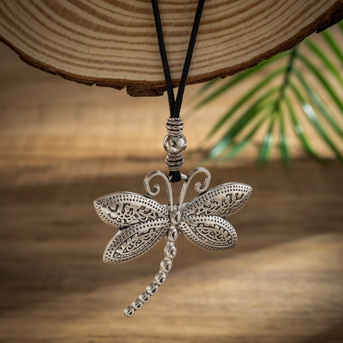 🐚 Necklace + Adjustable Shell Pendant Choker – Dragonfly Detail