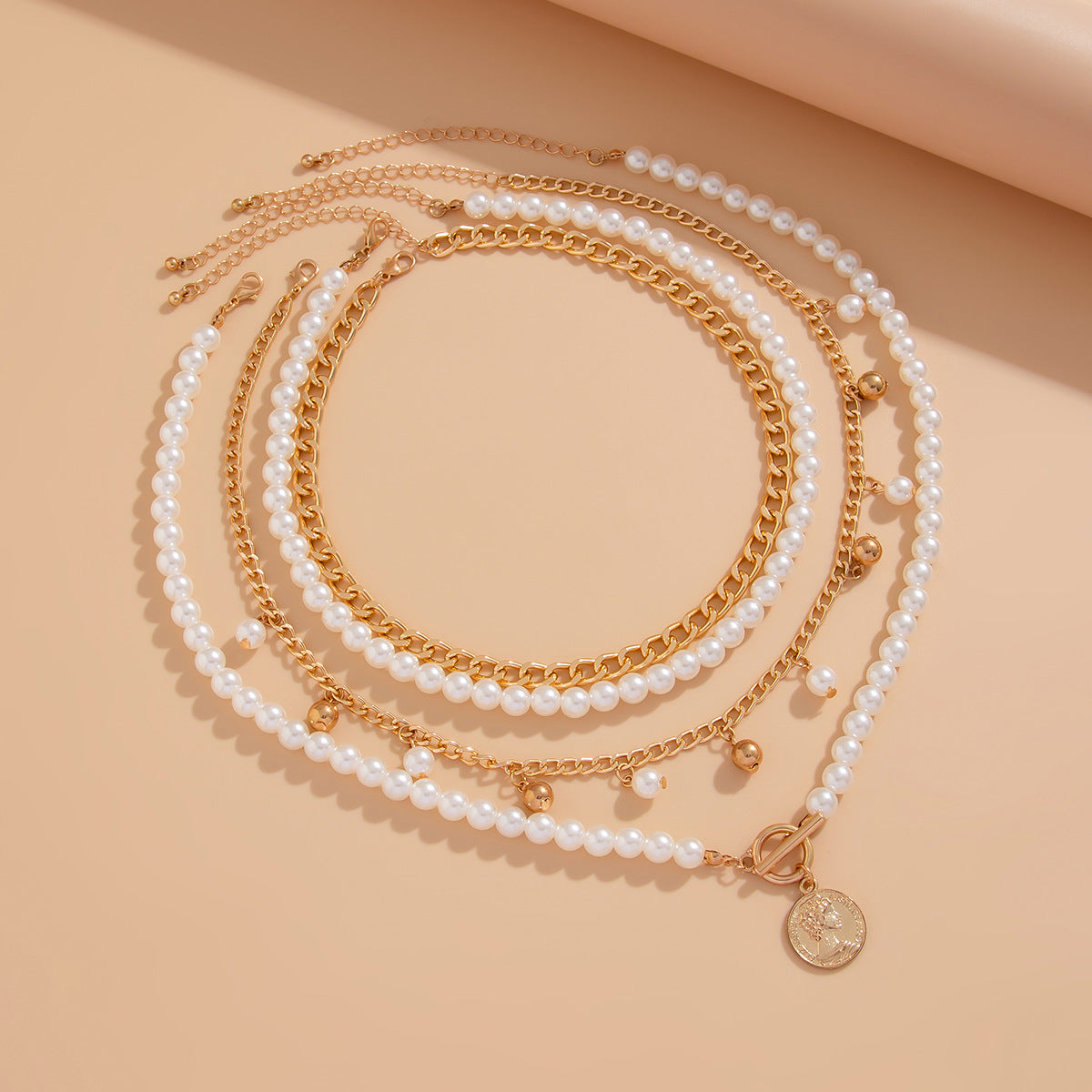 ⚪ Necklace + Elegant Pearl Beaded Necklace – Aluminum Chain Multi-Layer Look