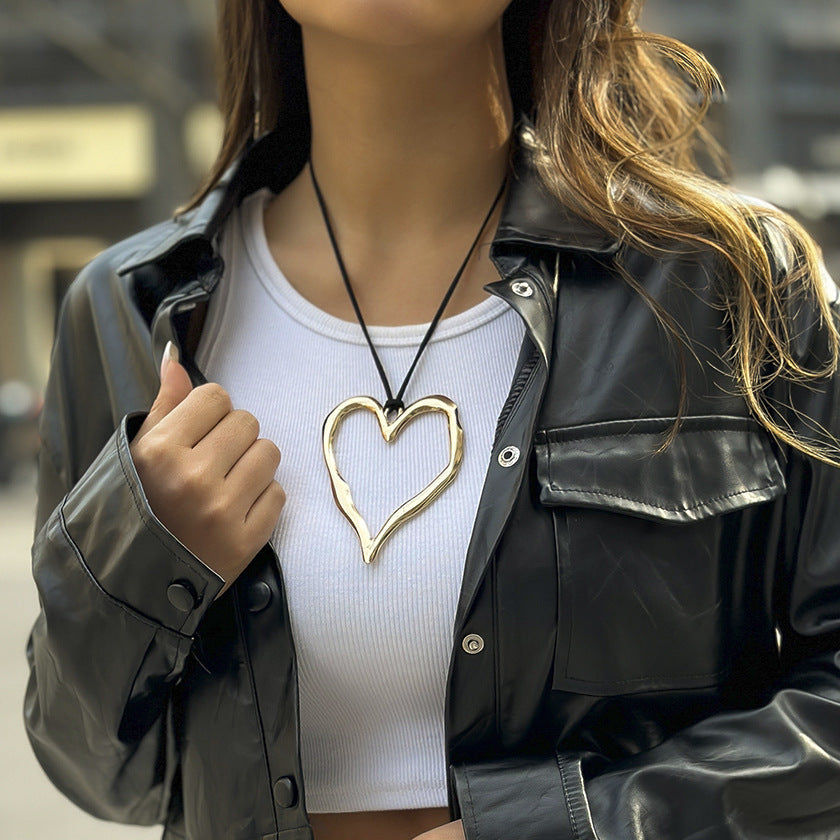 💘 Necklace + Hollow Heart Pendant – Irregular Alloy Chain Necklace