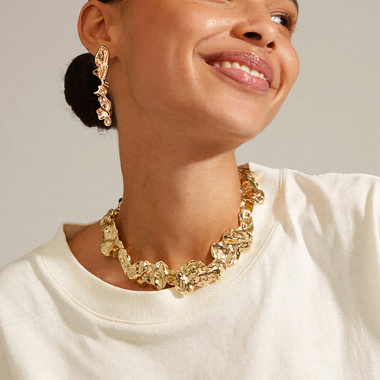 💧 Choker + Molten Metal Texture Choker – Minimalist Lava Style