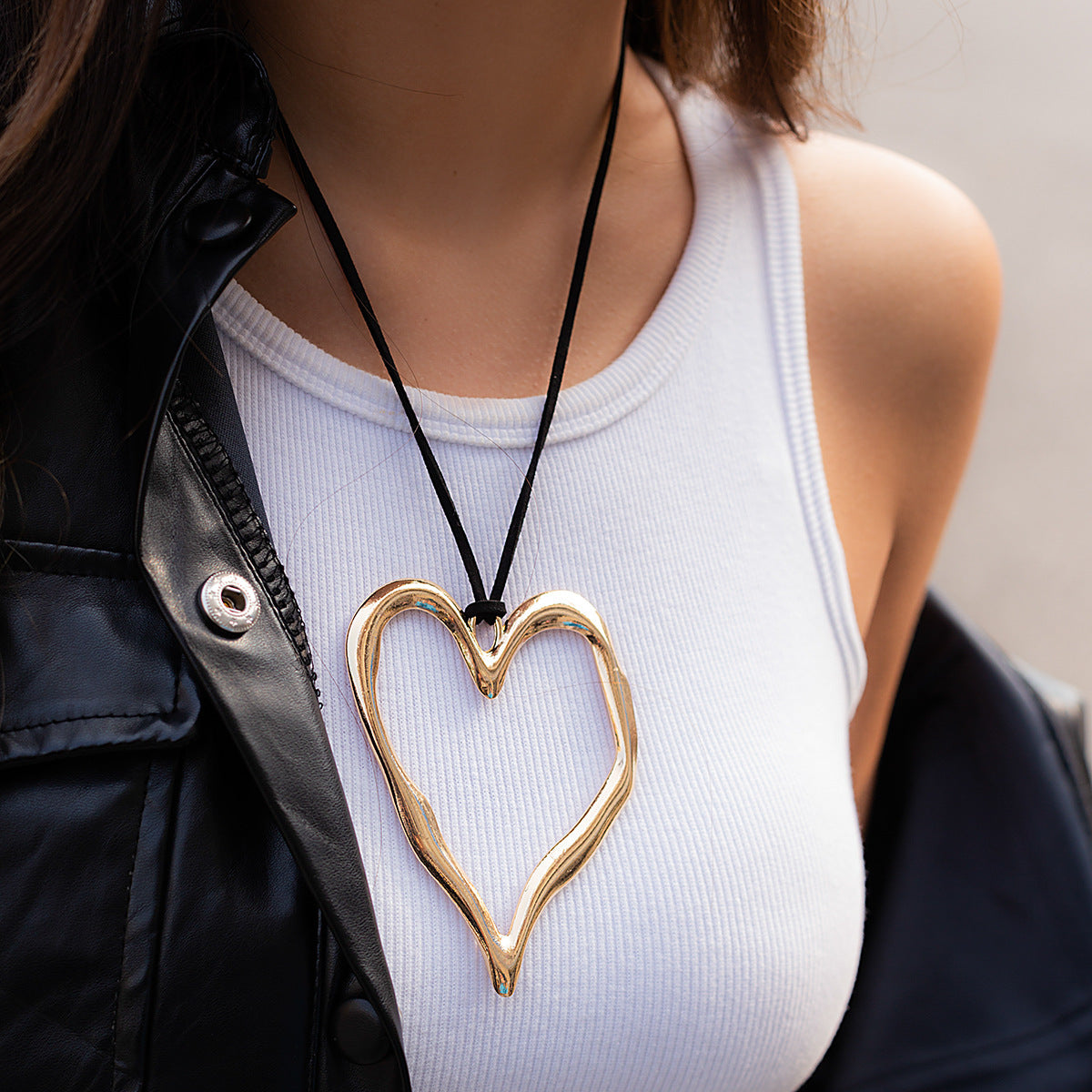 💘 Choker + Velvet Ribbon Oversized Heart Choker – Sweet & Bold Fusion
