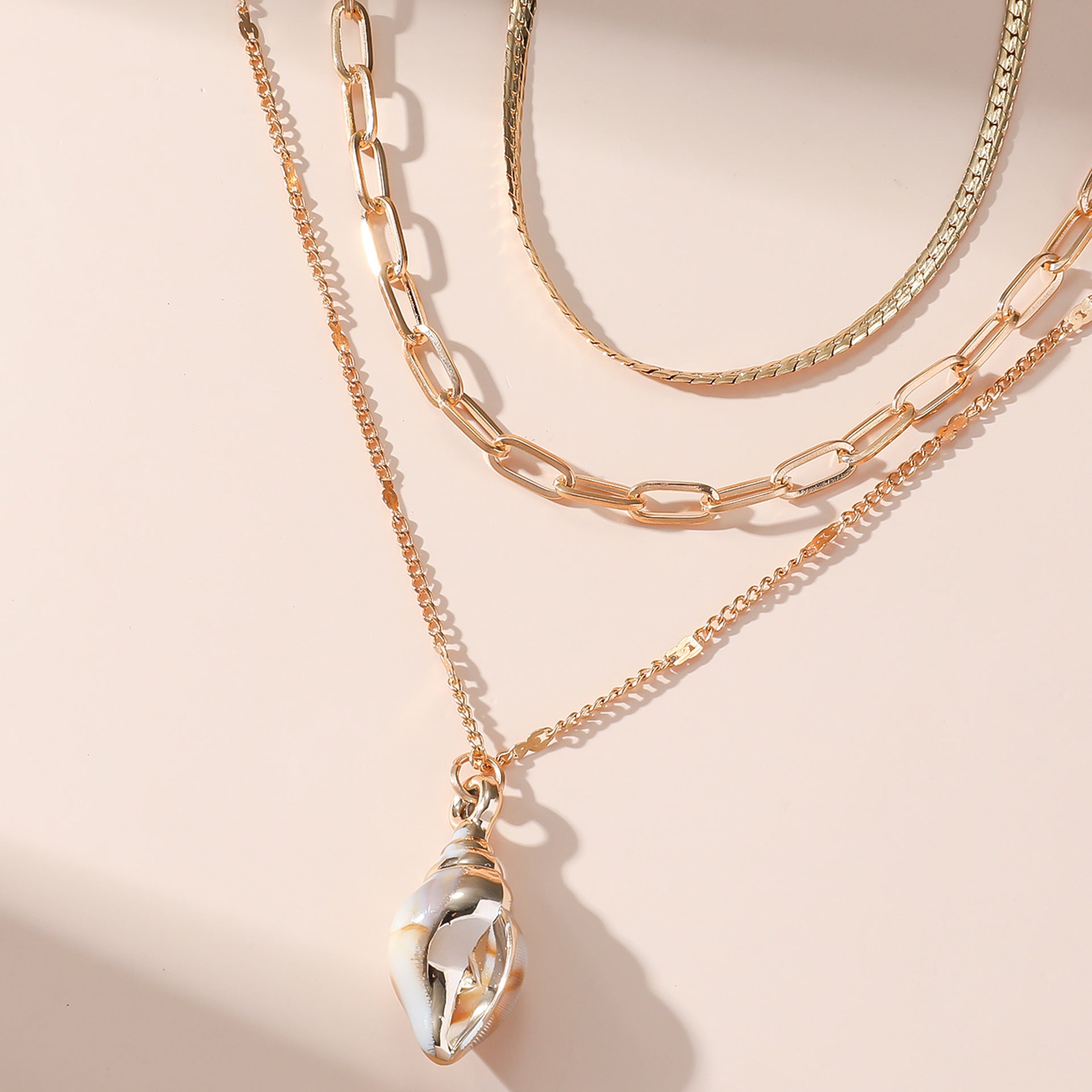 🐚 Necklace + Conch Pendant Necklace – Boho Ocean Style