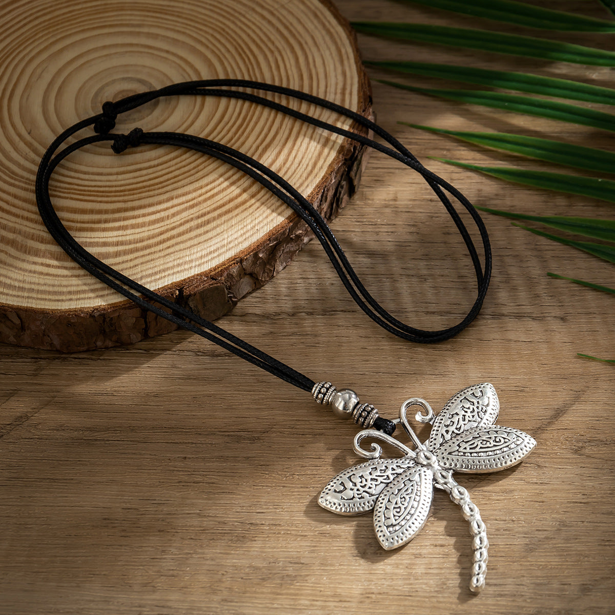 🐚 Necklace + Adjustable Shell Pendant Choker – Dragonfly Detail
