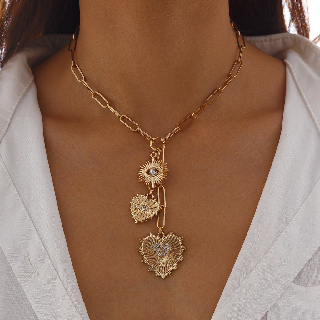 🌞 Necklace + Sun Pendant With Zircon – Minimalist Heart Design