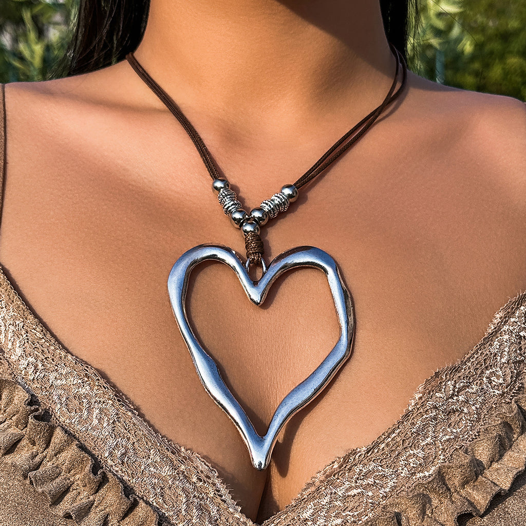 💘 Choker + Velvet Ribbon Oversized Heart Choker – Sweet & Bold Fusion