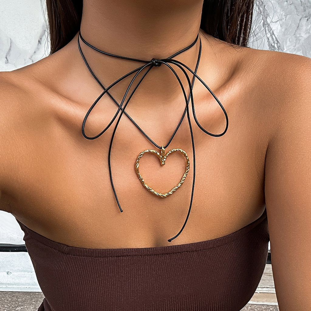💘 Choker + Velvet Ribbon Oversized Heart Choker – Sweet & Bold Fusion